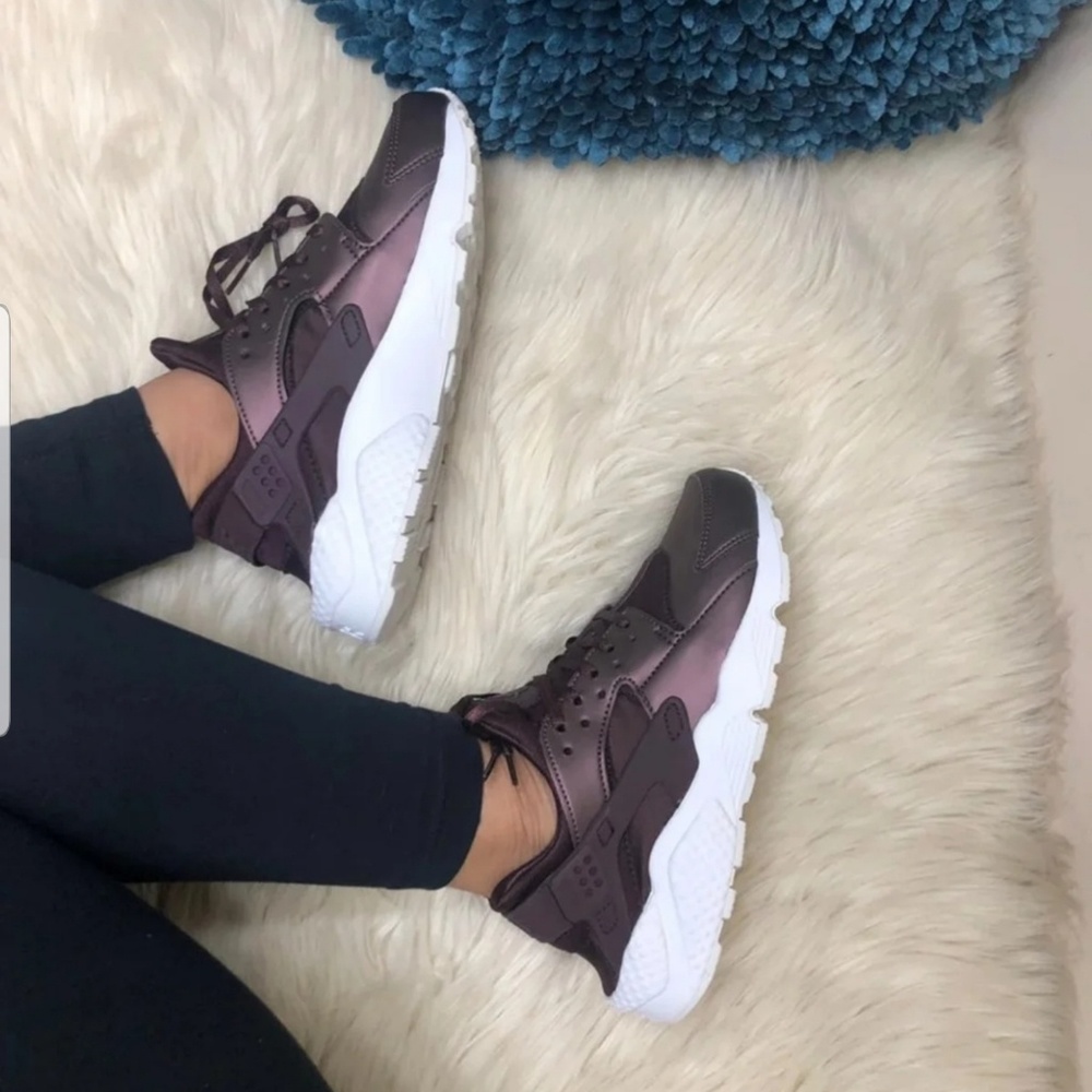 WOMEN NIKE AIR HUARACHE 7.5 BNEW - Picture 2 of 7